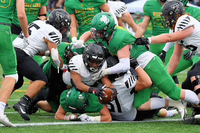 Tualatin.West-Linn.6A-football-semifinal.Leon-Neuschwander.45